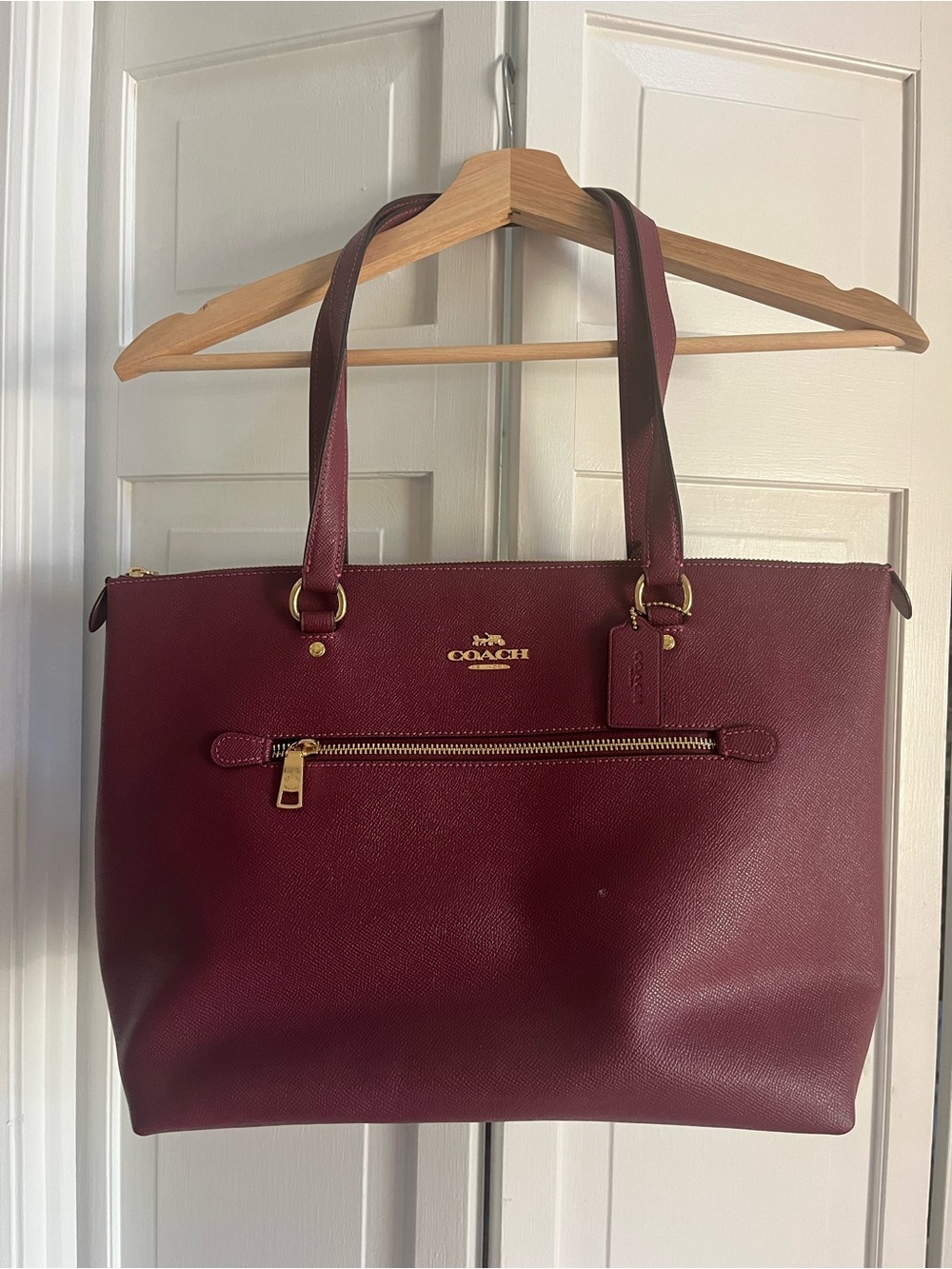 Coach Women's Black Cherry Gallery Tote